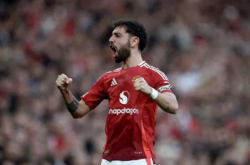 B费，我们能赢得欧联杯冠军，英超冠军也是我们的目标！