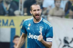 基耶利尼怒吼，快给我评评理，牙印都咬出来了！