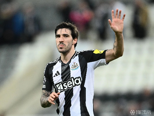 若欧联夺冠,曼联豪赌今夏,托纳利成红魔新目标,冲击欧冠资格再添动力! 若欧联夺冠,曼联豪赌今夏,托纳利成红魔新目标,冲击欧冠资格再添动力!