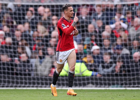 约罗,来曼联就是为了赢奖杯,希望继续保持状态 约罗,来曼联就是为了赢奖杯,希望继续保持状态