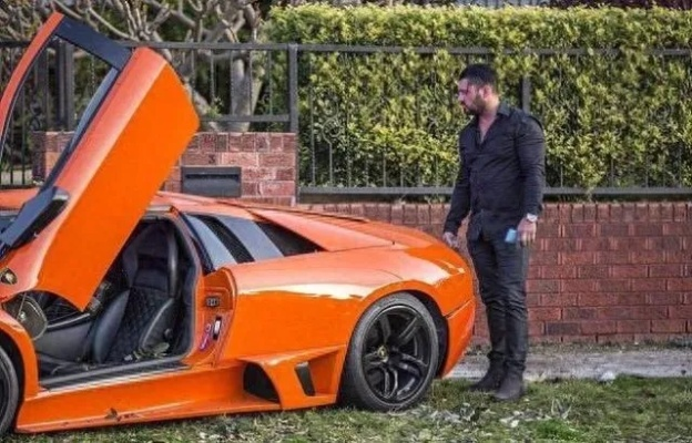 奥纳纳的35万镑兰博基尼被扣押，豪车梦碎只因未购买车险！