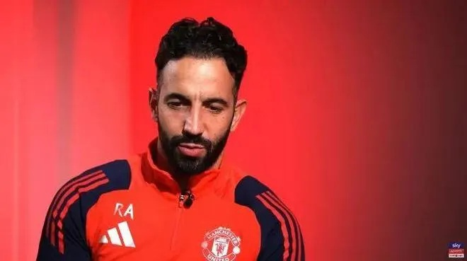 曼联坚定立场,拒绝任何对B费的报价,阿莫林力挺,让B费继续闪耀老特拉福德! 曼联坚定立场,拒绝任何对B费的报价,阿莫林力挺,让B费继续闪耀老特拉福德!