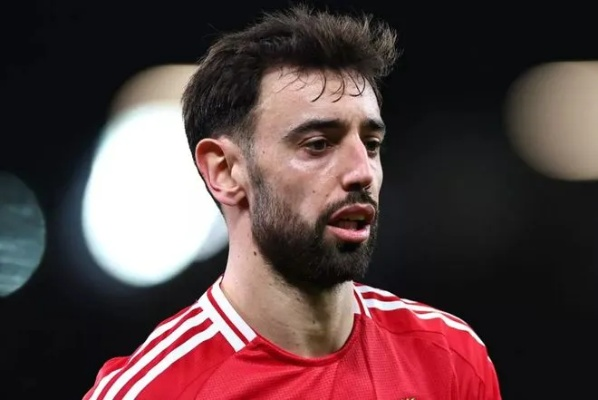 记者直击,新月高层今日紧急会见B费团队,全力商讨加盟事宜 记者直击,新月高层今日紧急会见B费团队,全力商讨加盟事宜