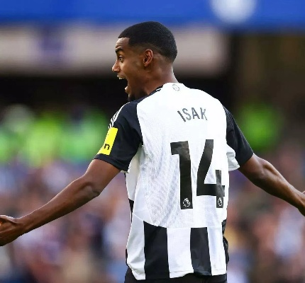 利物浦全力追求瑞典神锋伊萨克,纽卡斯尔为其标价高达1.8亿欧元! 利物浦全力追求瑞典神锋伊萨克,纽卡斯尔为其标价高达1.8亿欧元!