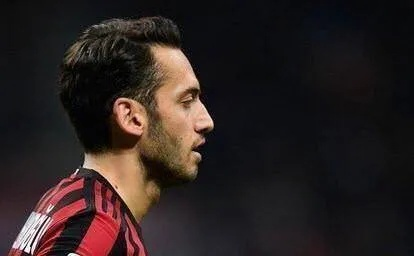 意媒曝料,米兰新帅人选锁定法布雷加斯、萨里与德泽尔比,谁将执掌红黑军团未来? 意媒曝料,米兰新帅人选锁定法布雷加斯、萨里与德泽尔比,谁将执掌红黑军团未来?