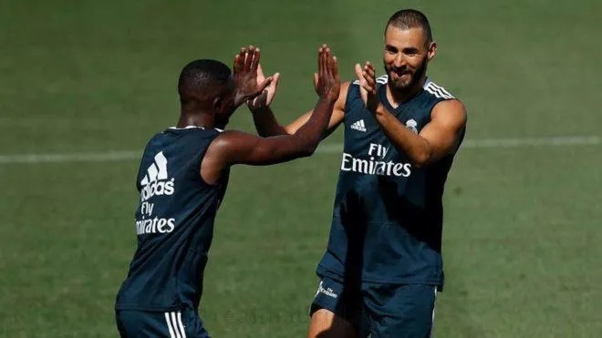 本泽马告别皇马,不是为钱,只为传承,维尼修斯已能接棒 本泽马告别皇马,不是为钱,只为传承,维尼修斯已能接棒